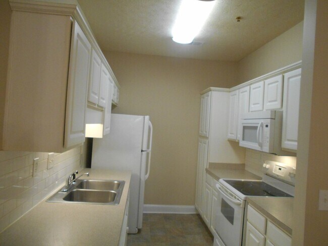 Photo - 3 bedroom, 2 bath condo at Fountain Pointe Unit 103