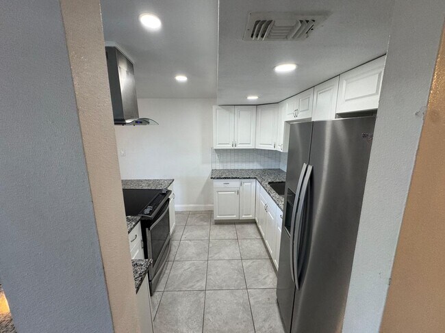 Photo - 8715 N Hyaleah Rd