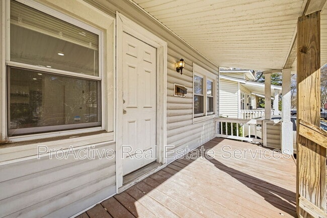 Photo - 828 W 42nd St