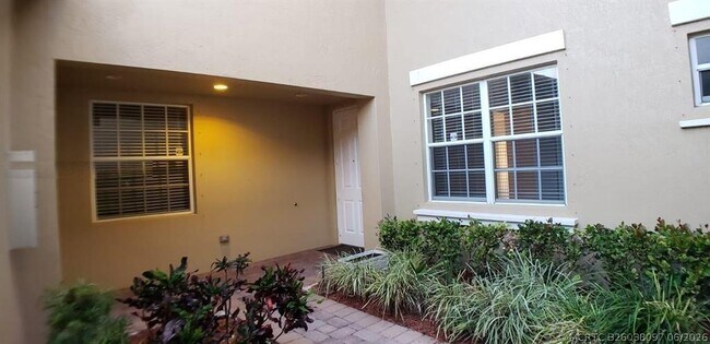 8207 NW 128th Ln Unit 18-b