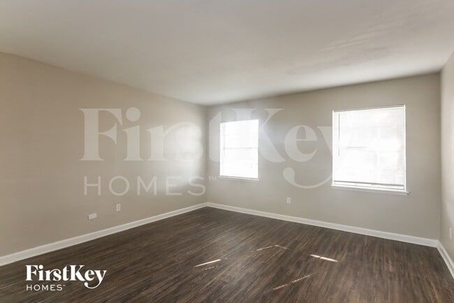 Photo - 6217 Pine St