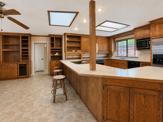 Photo - 1220 Deer Rd