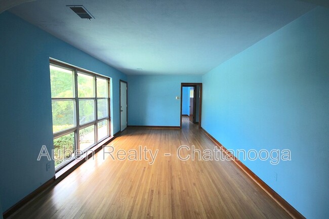 Photo - 1501 Akins Dr