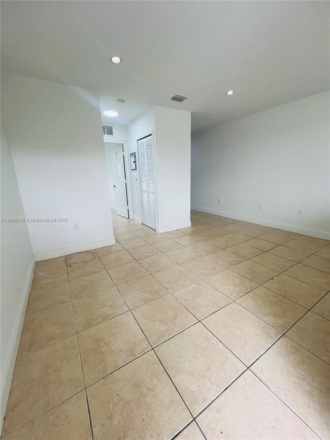 Photo - 2185 NW 16th Terrace Unidad 16