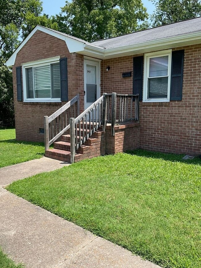 Photo - 3 bedrooms one bath apartment located in the Highlands, section of Portsmouth