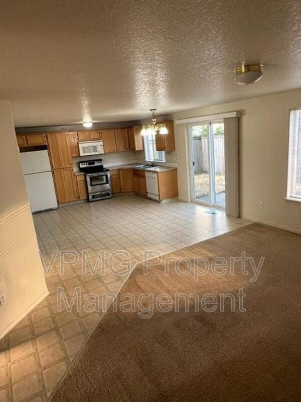 6402 NE 139th Ct