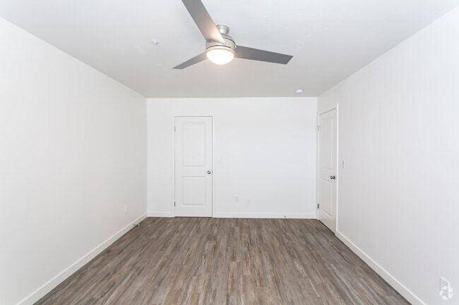 2 BR, 1 BA - 900 SF