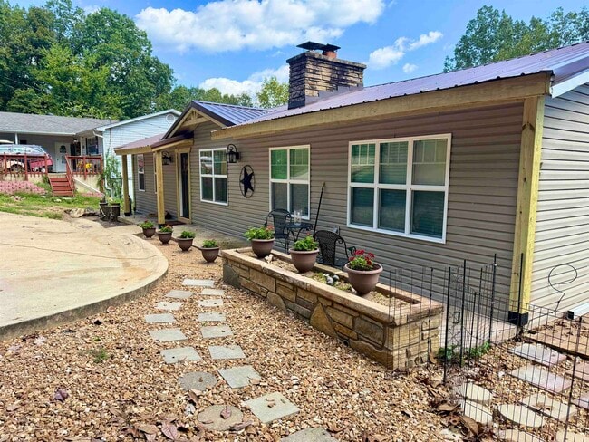 129 W Lakeshore Dr