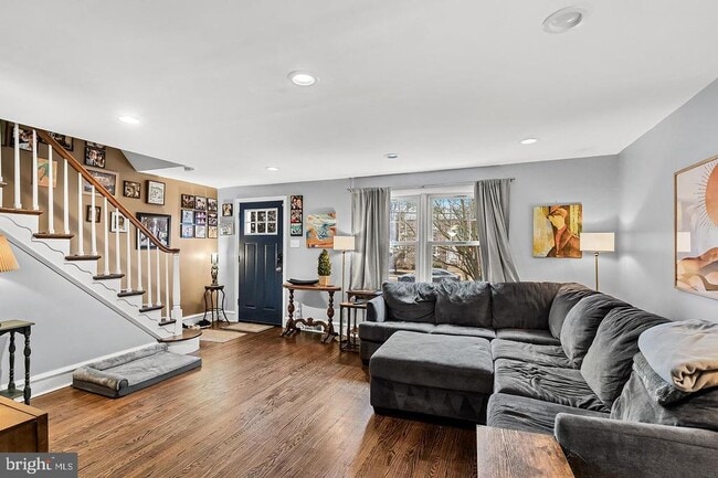 Photo - 339 Comly Ave