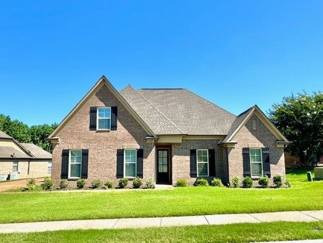 Building Photo - Now Leaseing a 4 Bedroom 3 Bath Home In Southeast Memphis