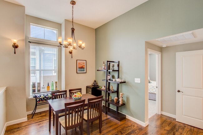 Photo - 1862 Summit Ave