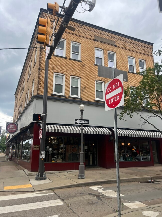 Building Photo - 405 Mill St Unit #2