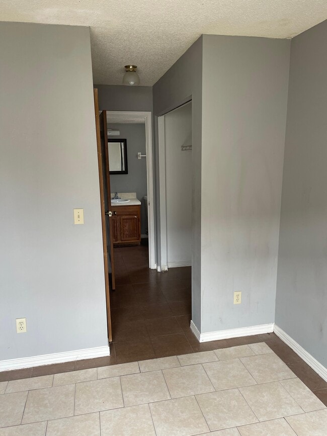471 Bentwood Ln Unit 471 Bentwood Lane UNIT B