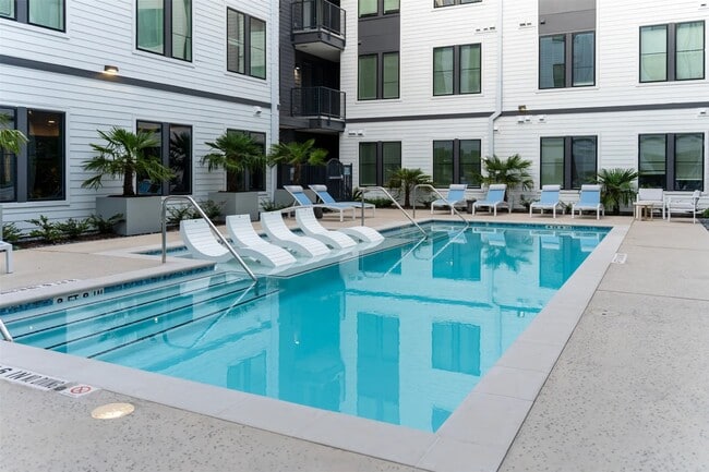 Building Photo - 1690 North Loop Unit 358