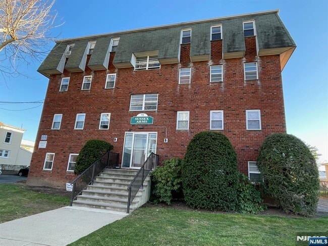 Building Photo - 75 Sussex St Unit 4A-4A Rental