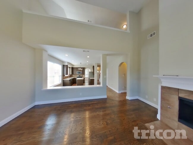 Photo - 704 Crockett Dr