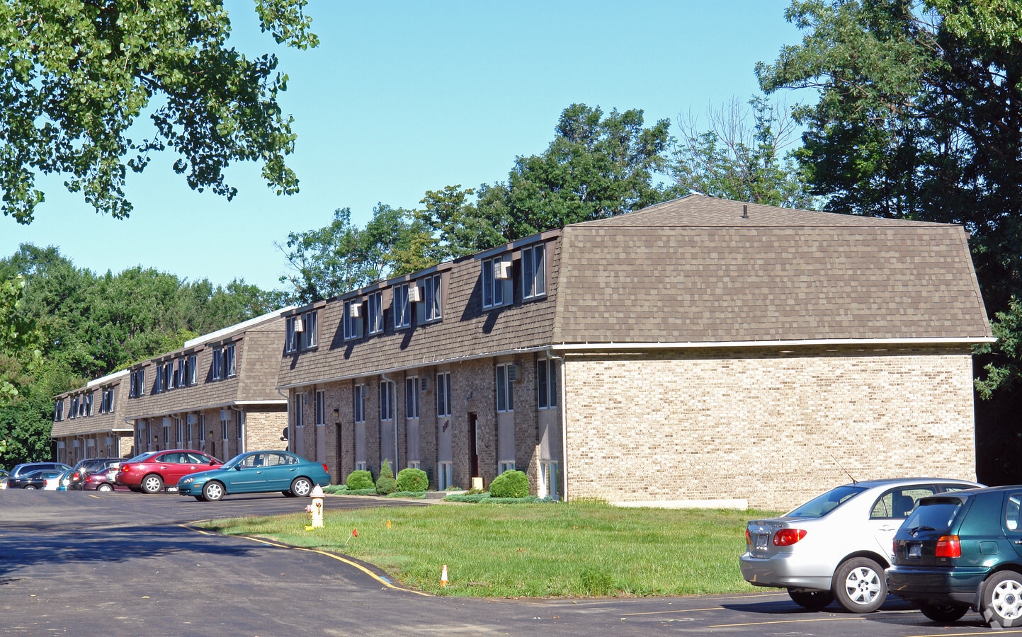 Holly Brook Apartments - Holly Brook Apartments