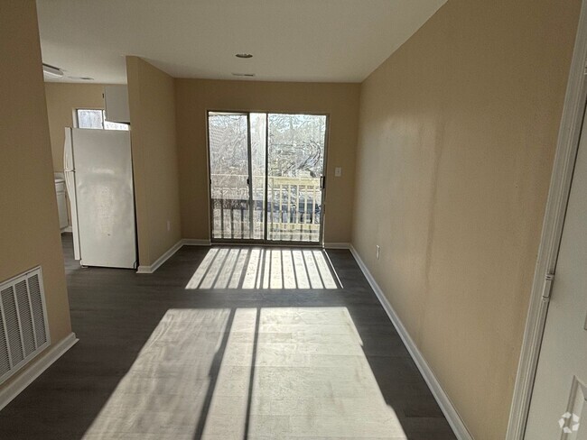 Building Photo - 1 BED 1 BATH UNIT ON 2ND FLOOR IN MYRTLE G... Rental