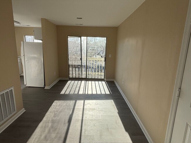 Building Photo - 1 BED 1 BATH UNIT ON 2ND FLOOR IN MYRTLE G... Rental