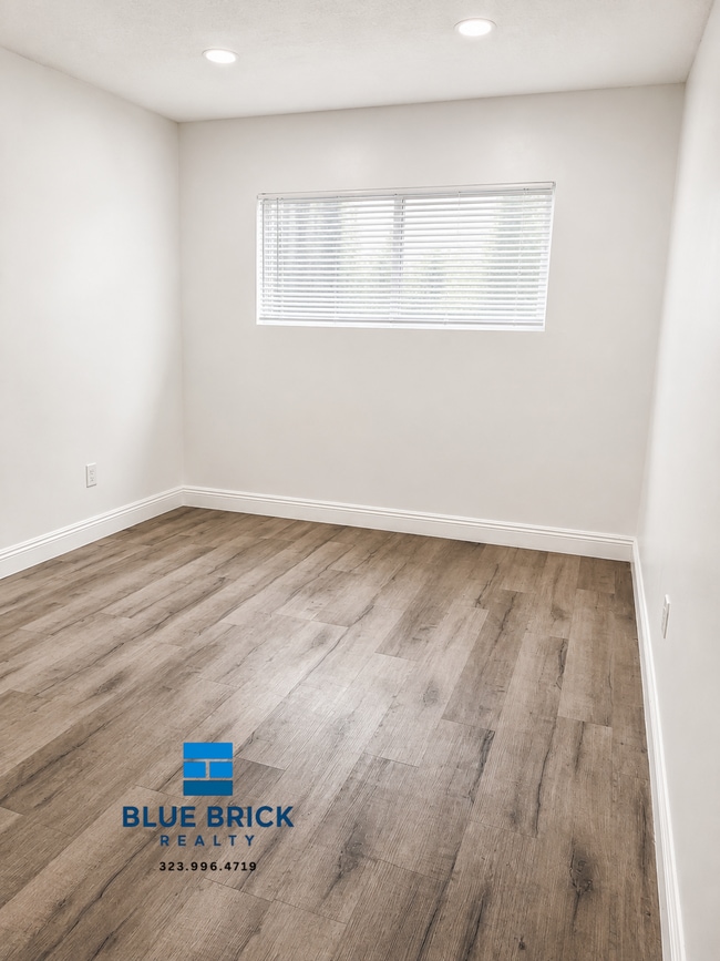 Photo - 5739 Halbrent Ave Unit 28