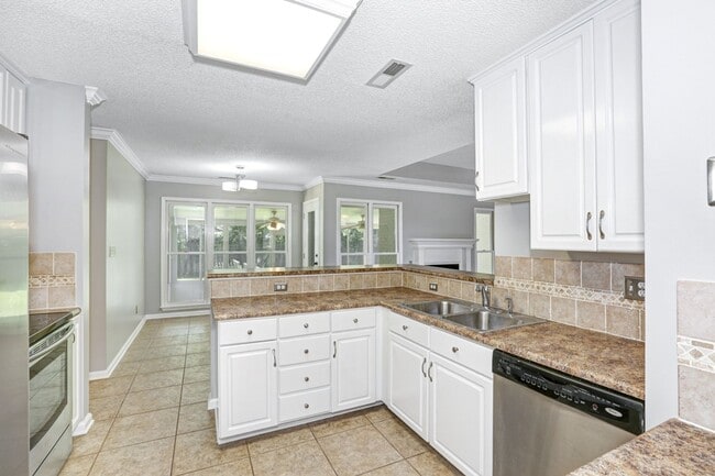 Photo - 3/2 With Sun-Room and Large Backyard!