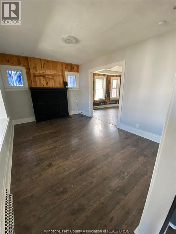 Photo - 781 Gladstone Ave