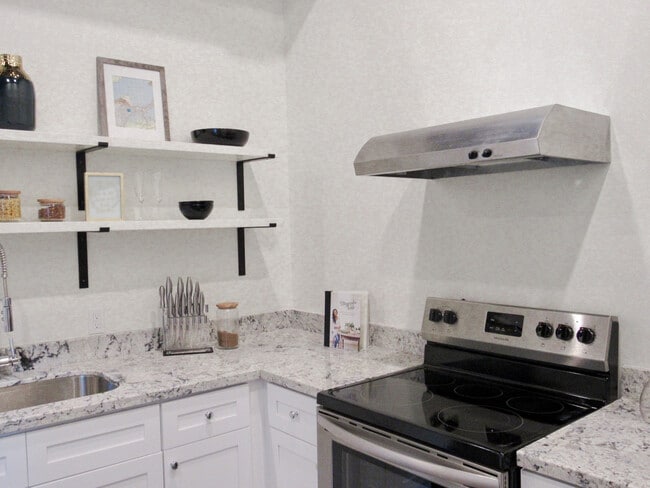 Photo - 728 Desire St