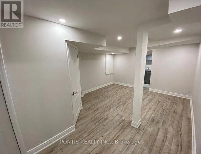 Photo - 188 Holmes Crescent