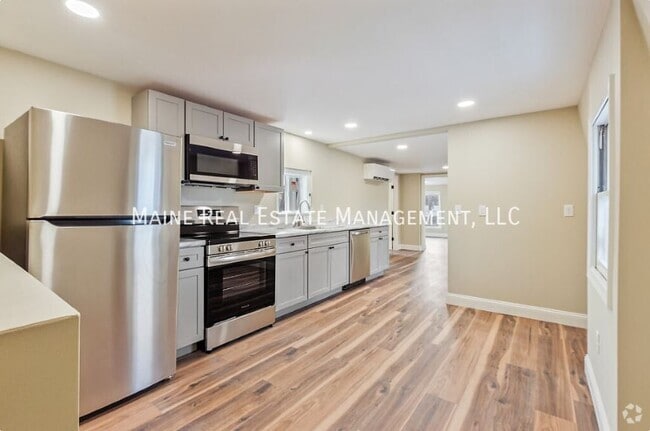 Building Photo - 392 S Main St Rental