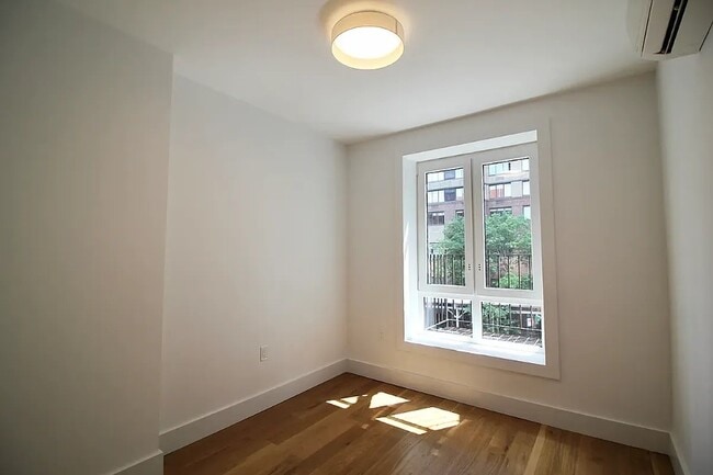 Photo - 223 E 93rd St