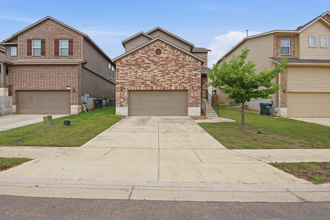 Photo - "Charming San Marcos Retreat: Spacious 3-Bedroom Home with 2.5 Baths on Lake Glen!"
