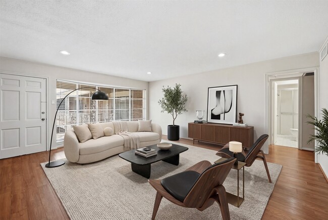 Building Photo - 2727 Briarhurst Dr Unit 21