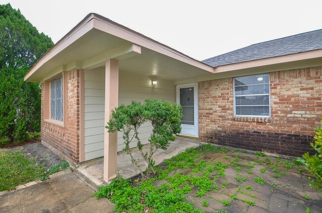 Photo - 818 Overland St