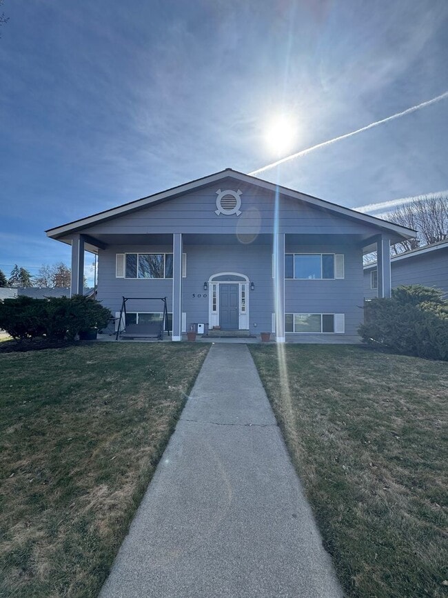 Building Photo - 500 W 12th Ave Unit #4