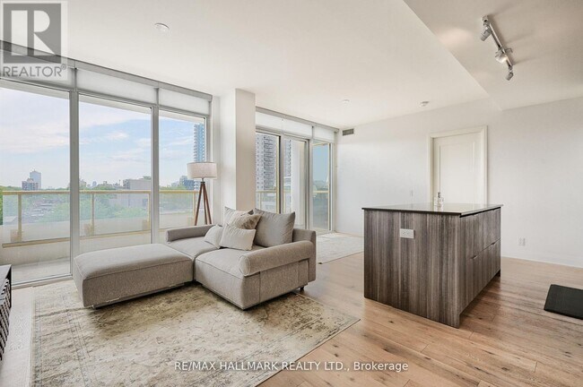 Photo - 151 Avenue Rd Unit 601