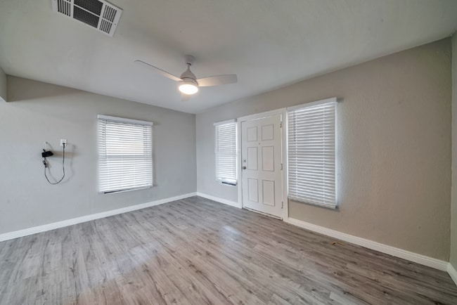 Photo - 830 S 15th Ave