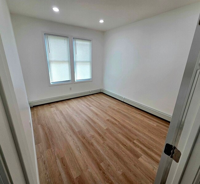 Photo - 129 W 27th St