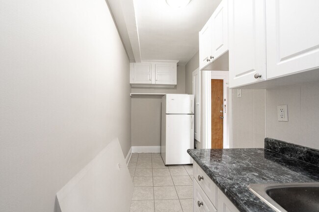 Photo - 118 Roncesvalles Ave