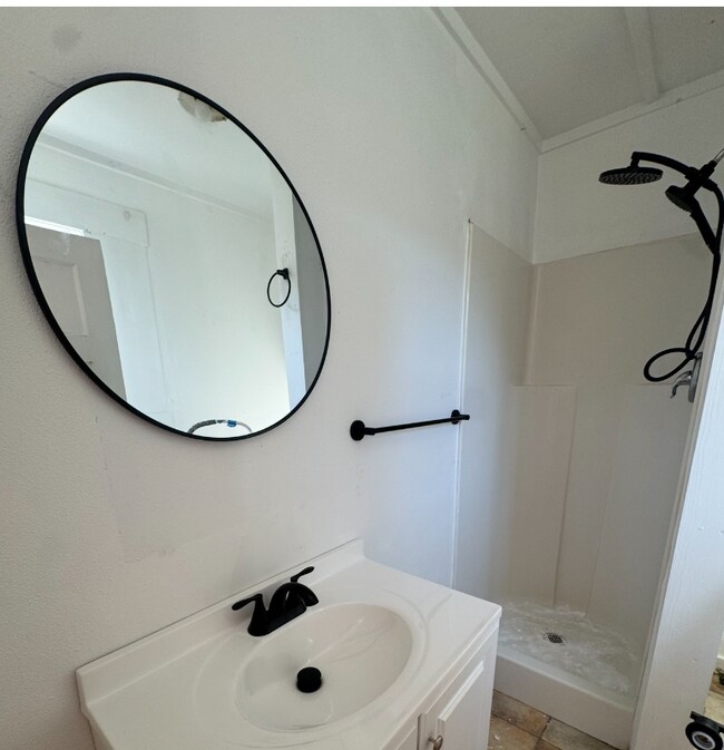 Photo - 320 W College St