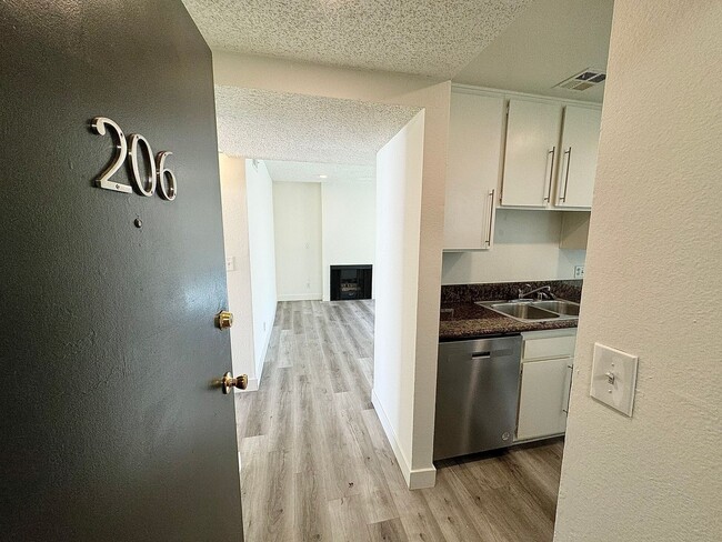 Photo - 3715 S Canfield Ave Unit 206