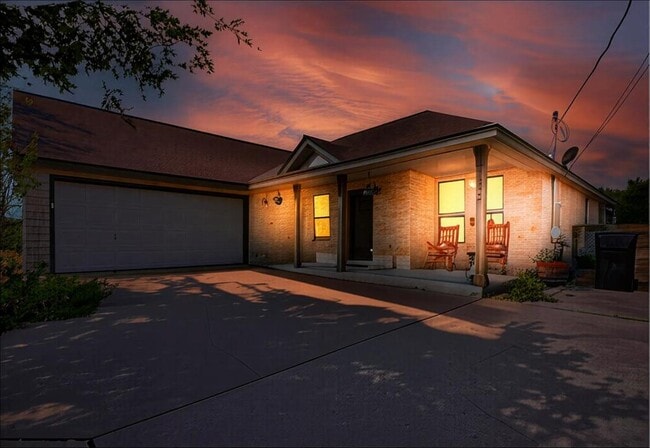 Building Photo - 10270 Twin Lake Loop Rental
