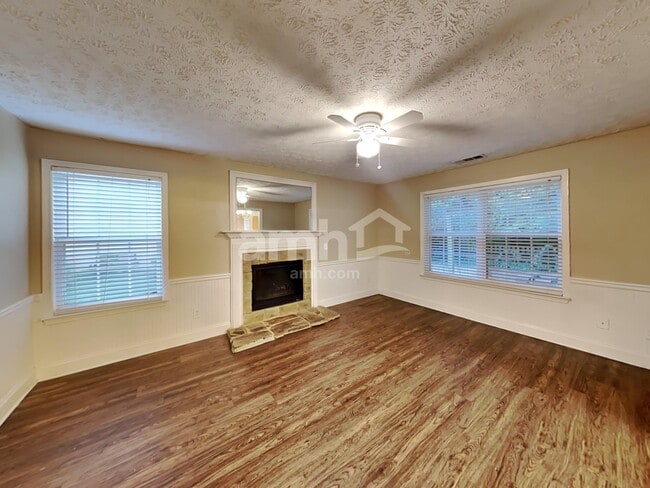 Photo - 315 Westminster Dr