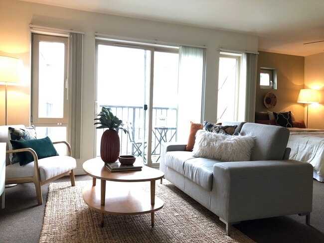 Studio windows - Capitol Court Unit 411