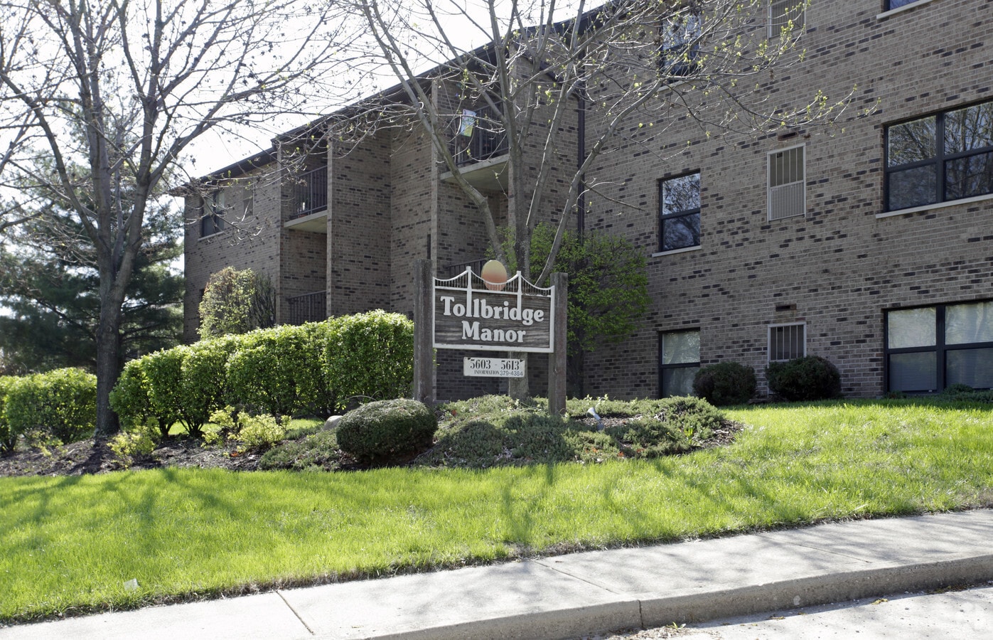 Tollbridge Manor - Tollbridge Manor