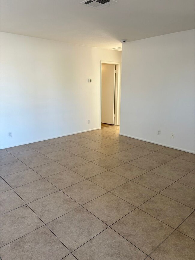 Photo - **CHARMING 2 BEDROOM/2 BATHROOM PATIO HOME IN CHANDLER (CHANDLER BLVD & COOPER)**