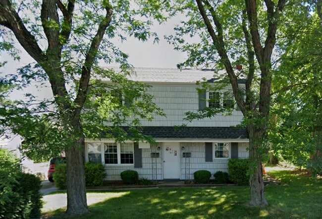 Building Photo - 29 Knapp Ave Unit FIRST FLOOR