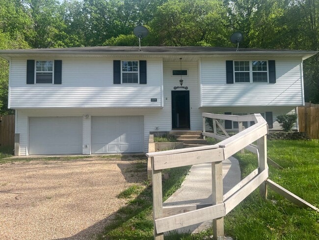Building Photo - For Rent in St. Robert, MO – Spacious 4 Bed / 3 Bath Home