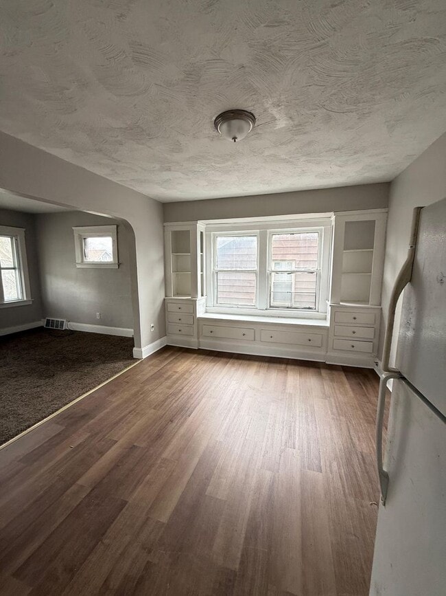 Photo - 10005 Mt Auburn Ave