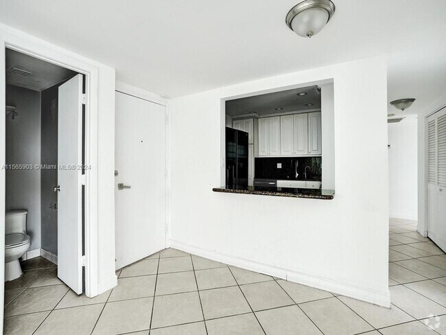 Building Photo - 300 Bayview Dr Unit 906 Rental