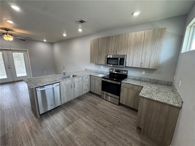 Photo - 1666 S Razorback Rd